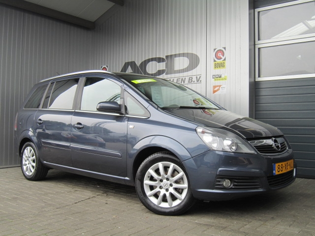 <p>
	zafira 2008</p>
