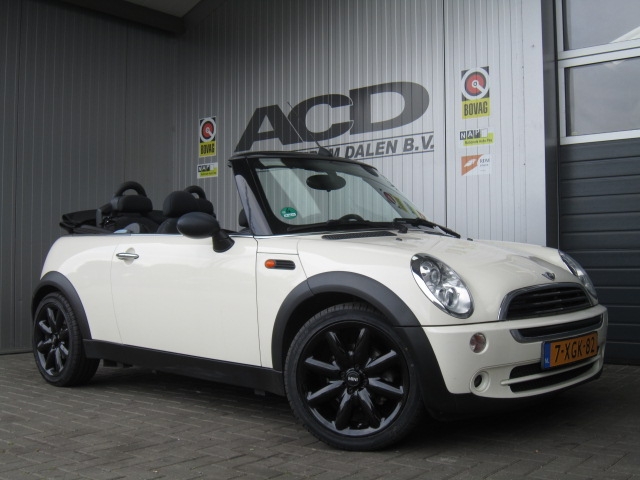 <p>
	mini cabrio 2007</p>
