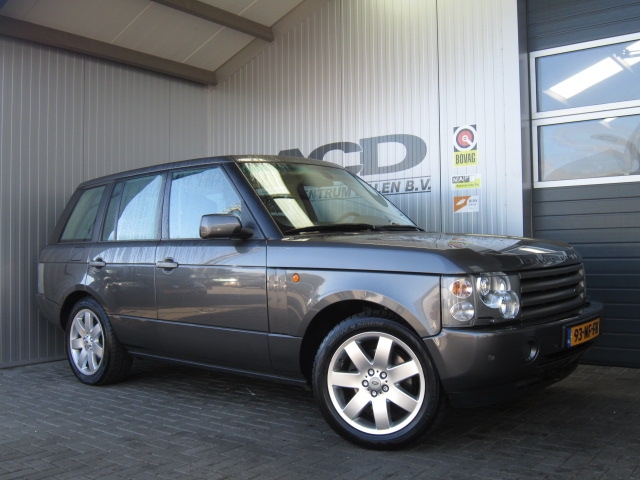 <p>
	Range Rover</p>
